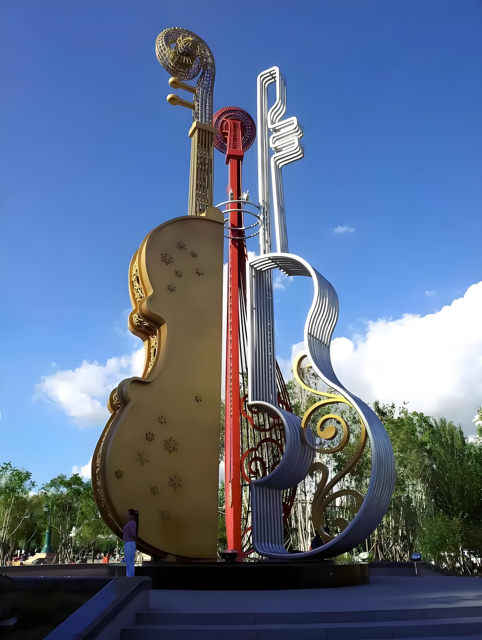Giant instrument trio